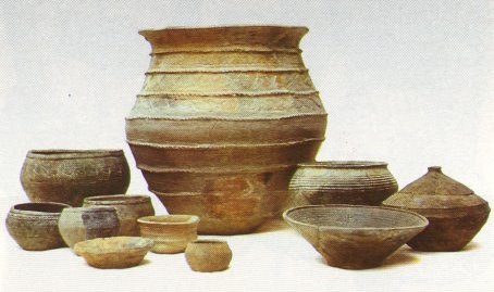 rekonstruierte Keramikgefäße aus dem Seehandelsplatz Ralswiek